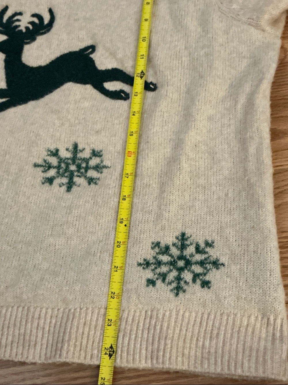 Cupcakes & Cashmere Holiday Crewneck Sweater with Green Reindeer Size XL - Picture 6 of 6